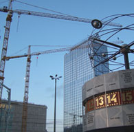 Großbaustelle mit Verwaltungsgebäude